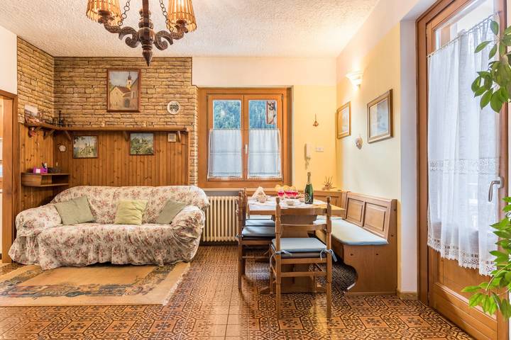 Entire apartment, Apartment 'Casa Al Sole' with Mountain View, Balcony and Wi-Fi in Bresimo, Ortler Alps