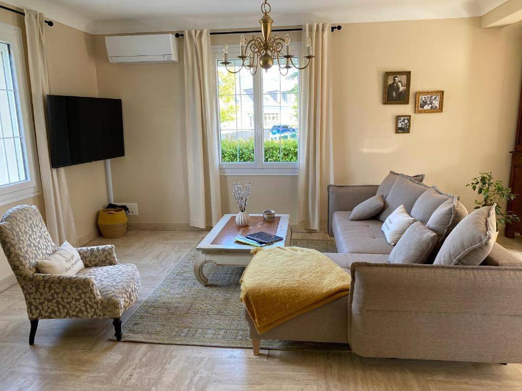 Au Gré des Souvenirs, gite 4 à 10 pers, clim, jacuzzi, loisirs in Château-la-Vallière, Région de Tours