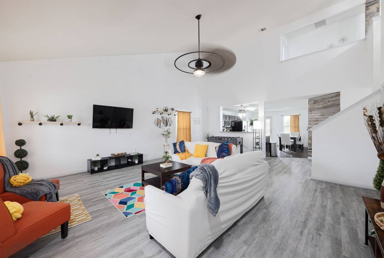 Kitchen • Foosball • Fenced Yard • Parking in Kyle, Hays County