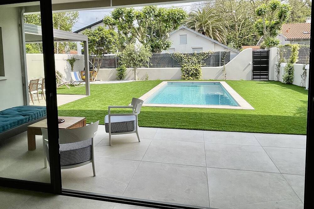 Contemporary house - heated swimming pool- 5 bedrooms - 10 people in Biarritz, Bayonne und Umgebung