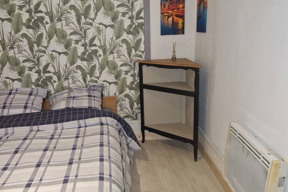 Apartamento entero, Small furnished apartment close to shops and tourist attractions  in Dole (Jura), Jura