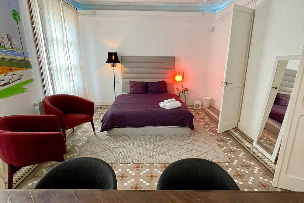 Apartamento entero, Designer Apartment with 7 Balconies in the Heart of Gothic Barcelona in Centro Barcelona, Barcelona