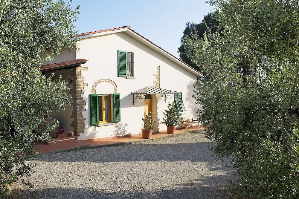 Bungalow 2 camere da letto, terrazza privata, splendida vista, wifi, piscina in comune, vicino a Vinci in Vinci, Firenze province