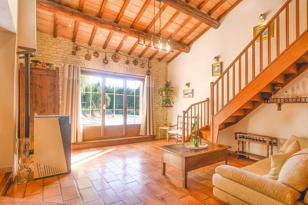 Villa with Plage® pool, and large shaded garden in Provence and Luberon. in Le Thor, Vaucluse