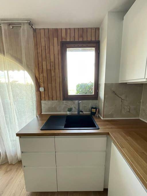 Appartement entier, Appartement avec vue sur le lac in Saint-Sauveur, Parc national des Écrins
