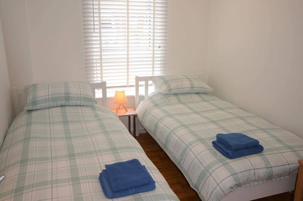Entire apartment, Coastal Apartments - Wales (Lake View) in Llanelli, Carmarthenshire