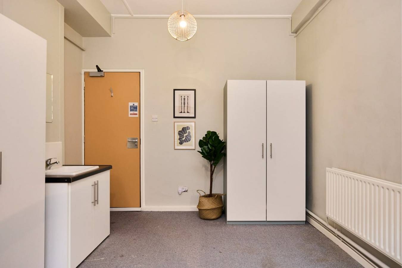 Entire apartment, Deluxe Room 02 - Louise House Summer Youth Accommodation in London, South East England