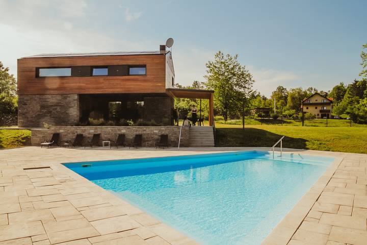 Ferienhaus für 6 Personen, mit Balkon und Terrasse sowie Garten und Pool