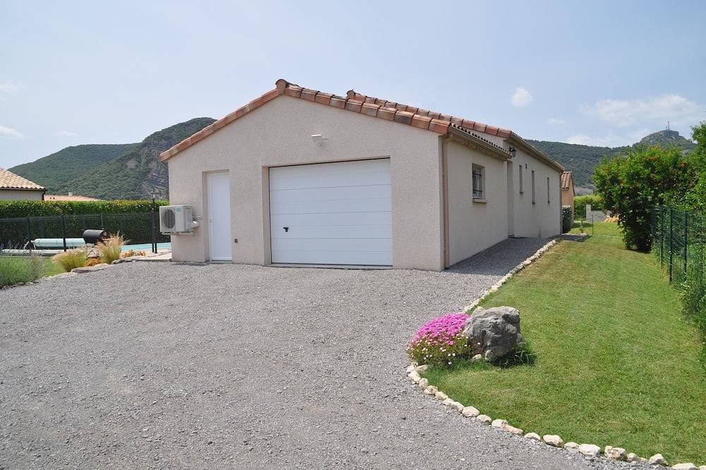 Beautiful villa 6 pers  3 rooms fenced with private pool in Vallon Pont d'Arc in Vallon-Pont-d'Arc, Ardèche