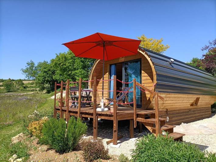 Tente pour 2 personnes, avec Terrasse ainsi que Jardin et Vue dans L'Aubrac
