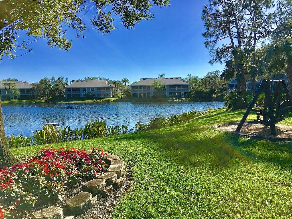 Ganze Wohnung, Große aktualisierte Eckeinheit. Seeblick, Privatstrand, Pool, Spa & Fahrräder in Bonita Bay, Bonita Springs