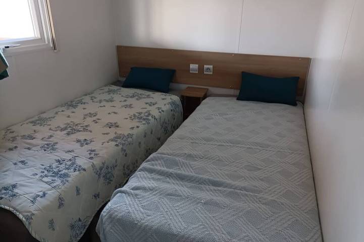 Mobil home pour 8 personnes, avec terrasse ainsi que jardin et piscine à Lattes - 4