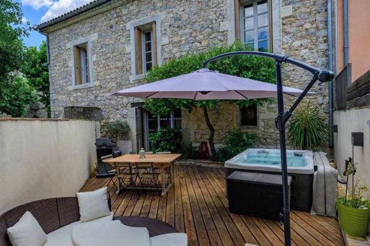 Gîte pour 5 personnes, avec Jacuzzi ainsi que Terrasse et Sauna à Les Matelles