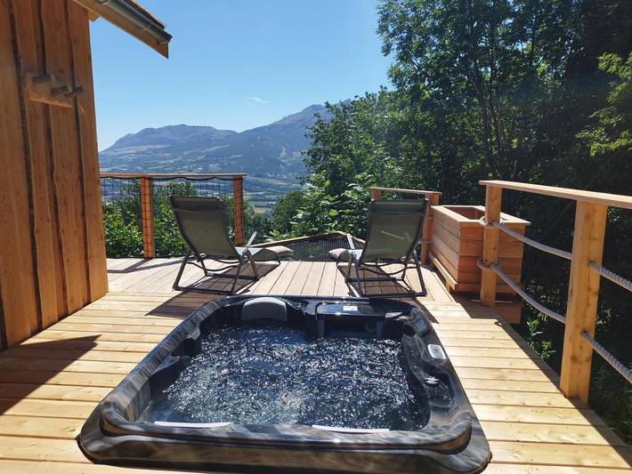 Gîte pour 2 personnes, avec Balcon et Terrasse ainsi que Jacuzzi et Jardin à Saint-Julien-en-Champsaur