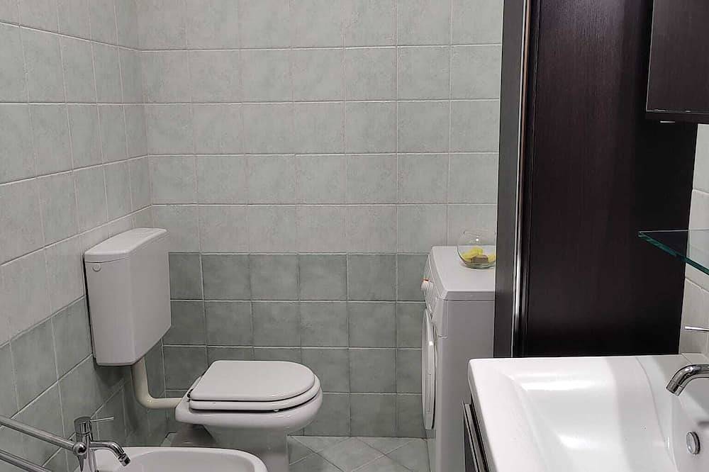 Ganze Wohnung, Spazioso Bilocale con Ampio Terrazzo, in Zona Tranquilla Vicino al Centro in Bra, Langhe