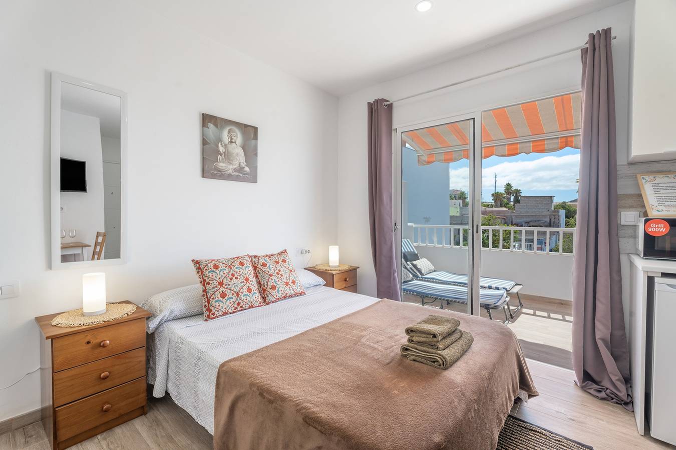 Hel studio-lejlighed, Vacation Studio 'Centrico Con Terraza Privada' with Mountain View, Balcony and Wi-Fi in Arona, Tenerife syd