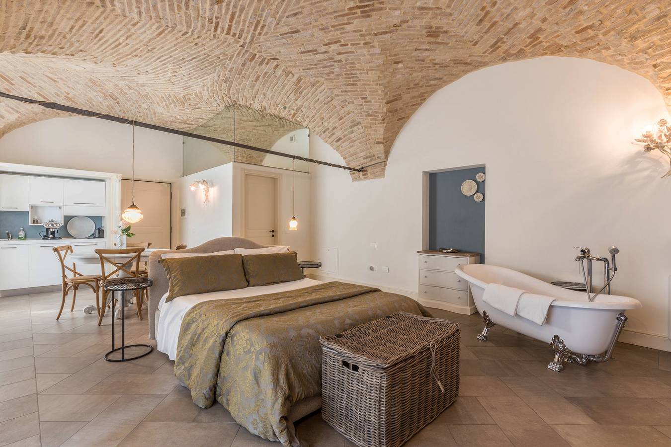 Appartamento intero, Appartamento "Origano" con area benessere, giardino privato, Wi-Fi e piscina in comune in Rivoltella del Garda, Desenzano del Garda