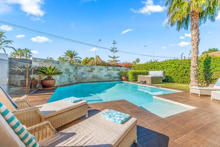 Villa pour 8 personnes, avec jardin et piscine ainsi que jacuzzi et terrasse à El Campello - 4