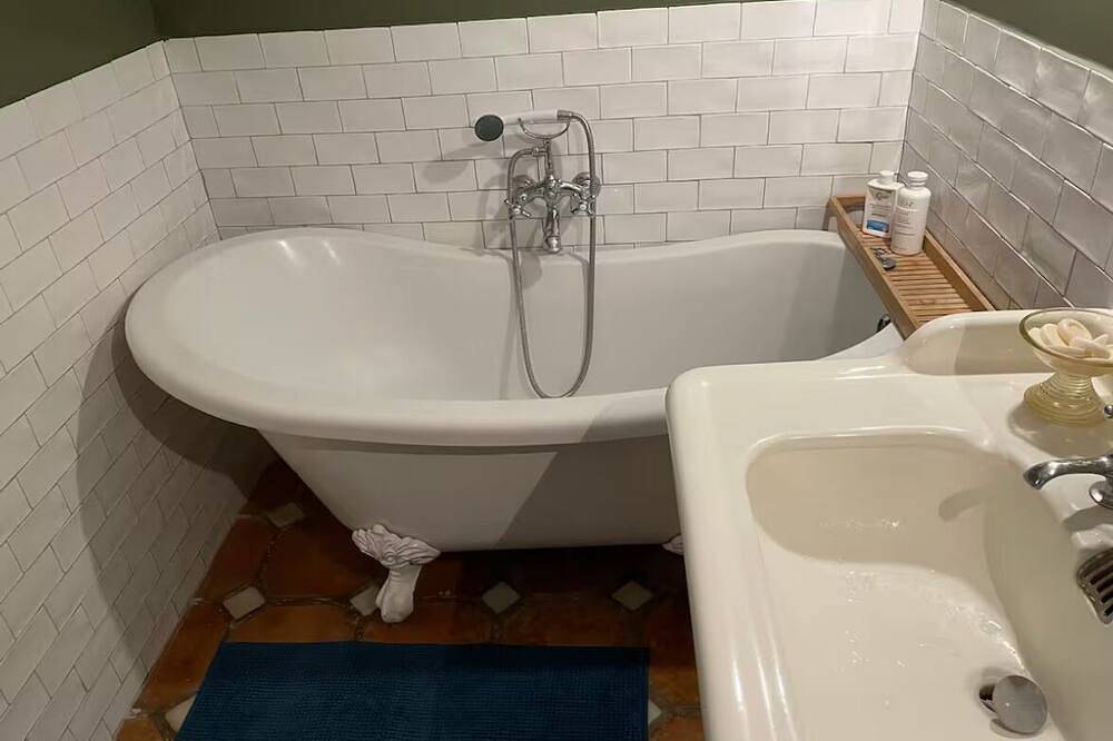 Provencal House in Grans, Aix-en-Provence region