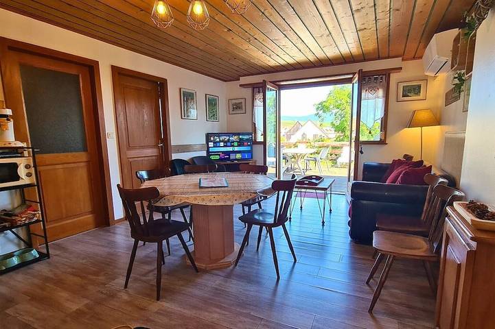 Gîte pour 4 personnes, avec Balcon ainsi que Jardin et Piscine à Beblenheim