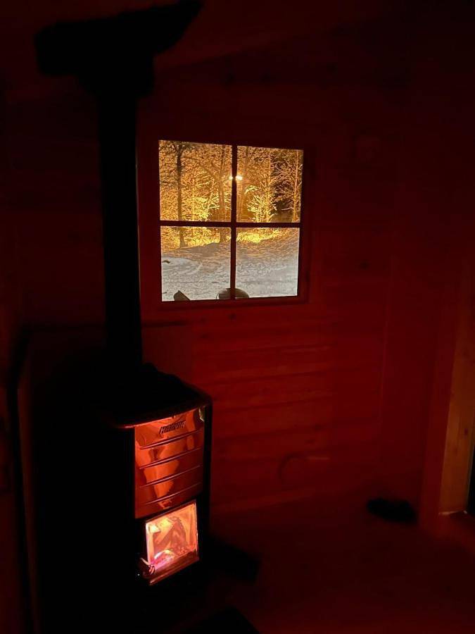 Log Cabin with hot-tub & Sauna, secluded location in Ryd, Kronoberg
