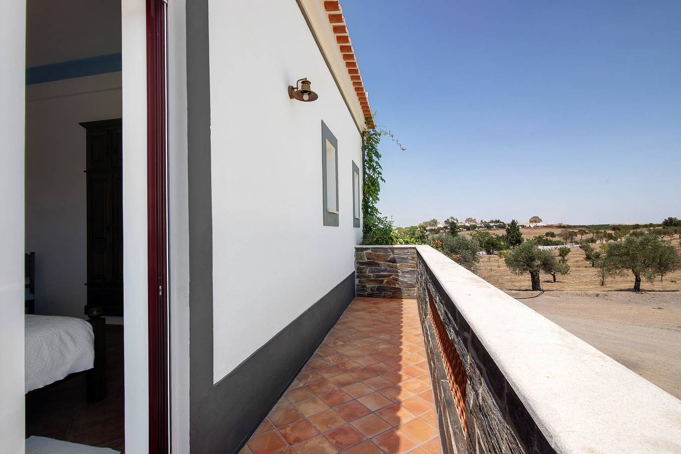Quarto 'Quarto Azul - Vista Campo-Com Pátio' com Piscina Partilhada, Wi-Fi e Ar Condicionado in Mértola, Distrito de Beja