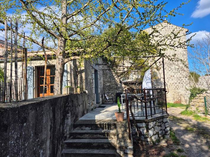 Location de vacances pour 2 personnes, avec terrasse et jardin, animaux acceptés à Saint-Alban-Auriolles - 2