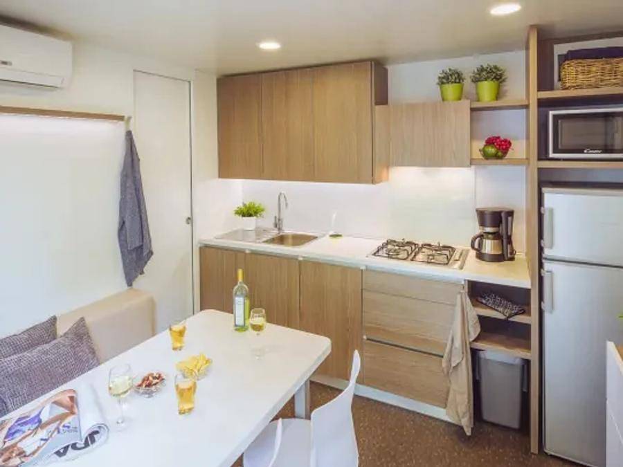 Camping Le Domaine de Beaulieu - Mobilhome 4 personnes - Premium 2 chambres Lounge in Givrand, Vallée de la Loire