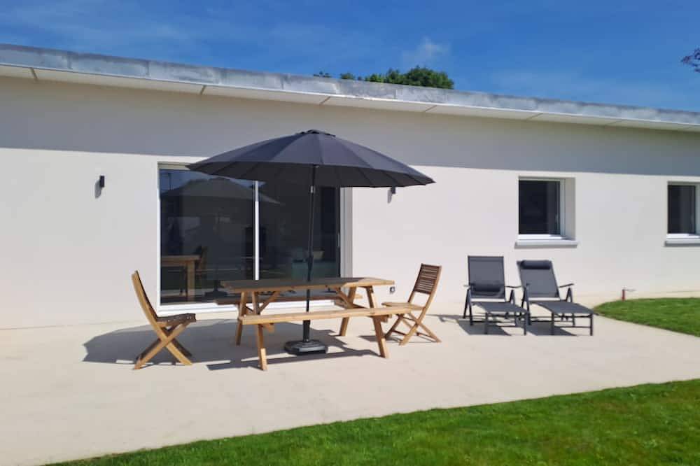 Stunning contemporary house, air conditioning, single-story, sleeps 6 in Plestin-les-Gréves in Plestin-les-Grèves, Ceinture Dorée