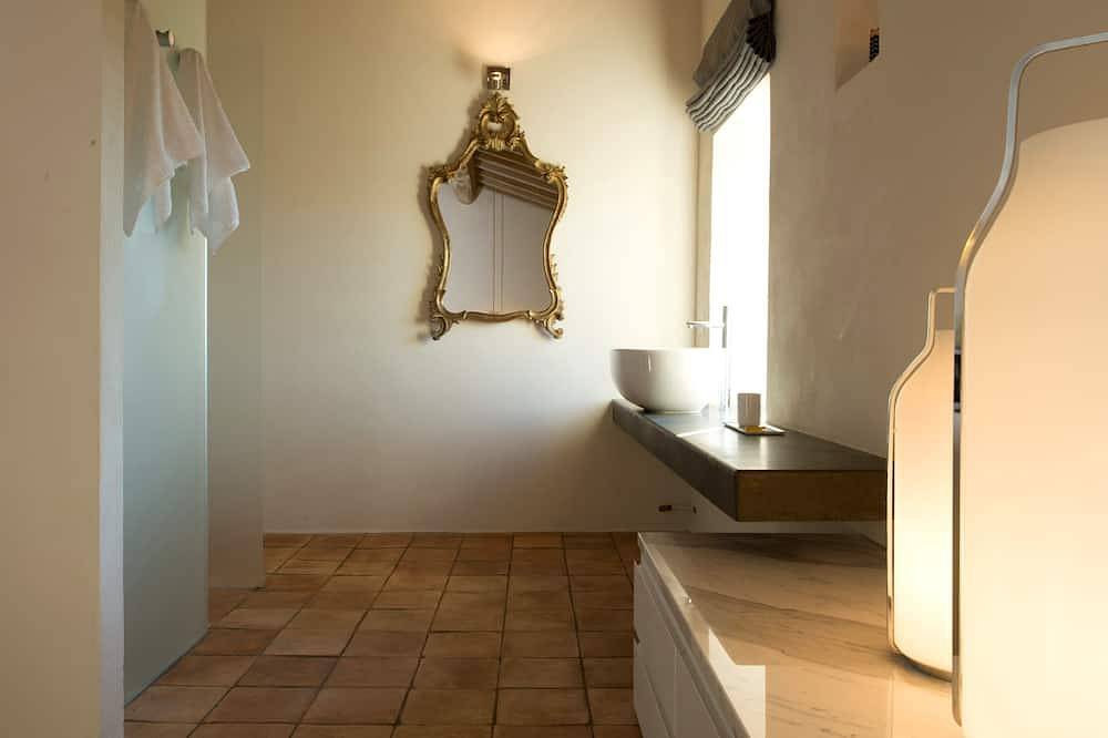 Ein einzigartiges Luxushaus, Designer-Interieur, privater Pool, in einer märchenhaften Stadt in Lubriano, Viterbo Provinz