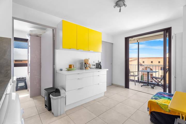 Appartement entier, Appartement « Joli T2 Bis Climatisé Proche Mer » avec Piscine Commune, Balcon et Climatisation in La Coudoulière, Six-Fours-les-Plages
