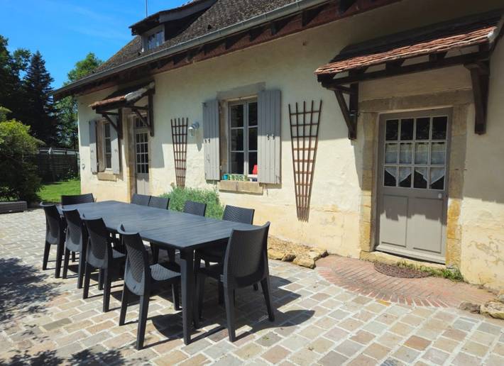 Gîte pour 10 personnes, avec piscine ainsi que jardin et terrasse dans Saint-Amand-Montrond - 4
