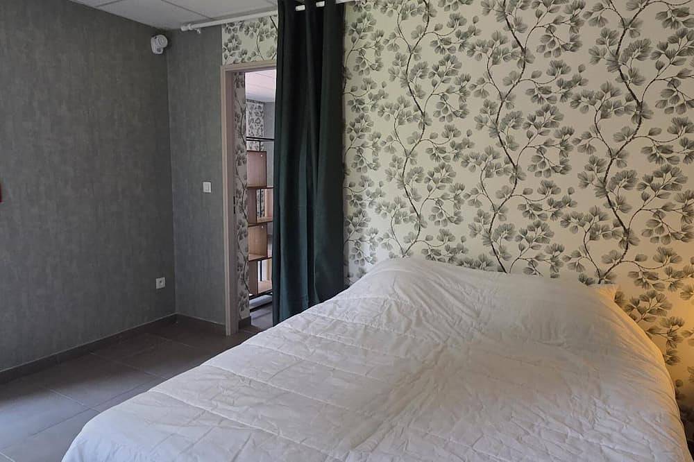 Gîte de Groupe jusqu'à 36 Pers., Jardin et Wifi in Louchy-Montfand, Allier