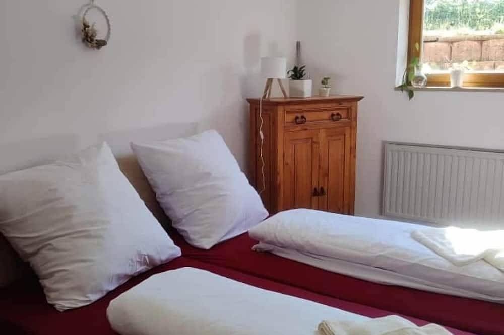 Fuchsbau im Ferienhaus an der Holzecke in Schnelldorf, Romantische Straße