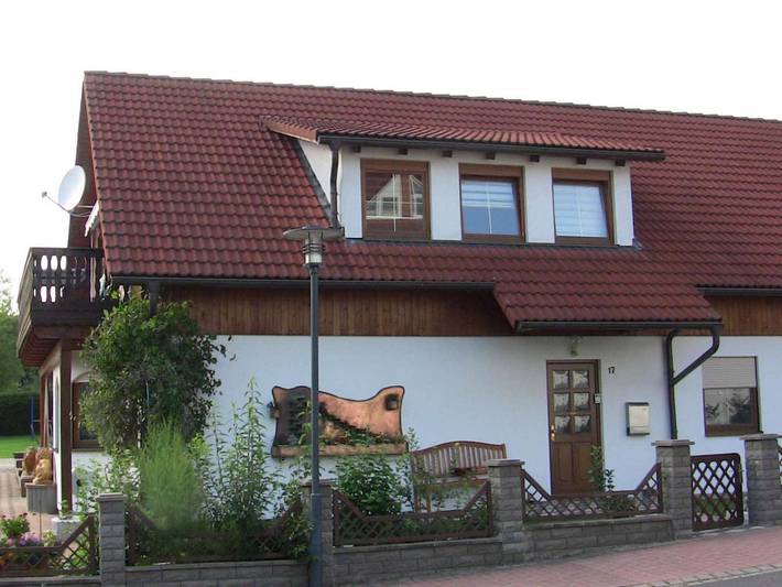 Ferienwohnung für 6 Personen, mit Balkon und Terrasse sowie Garten in Walldorf (Werra)