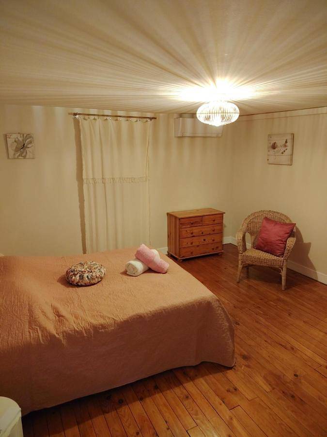 Location de vacances pour 6 personnes, avec Terrasse ainsi que Jardin et Vue à Trélissac - 2