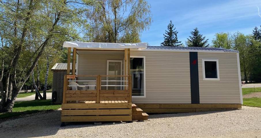 Camping pour 2 personnes, avec Terrasse et Jardin ainsi que Piscine et Vue