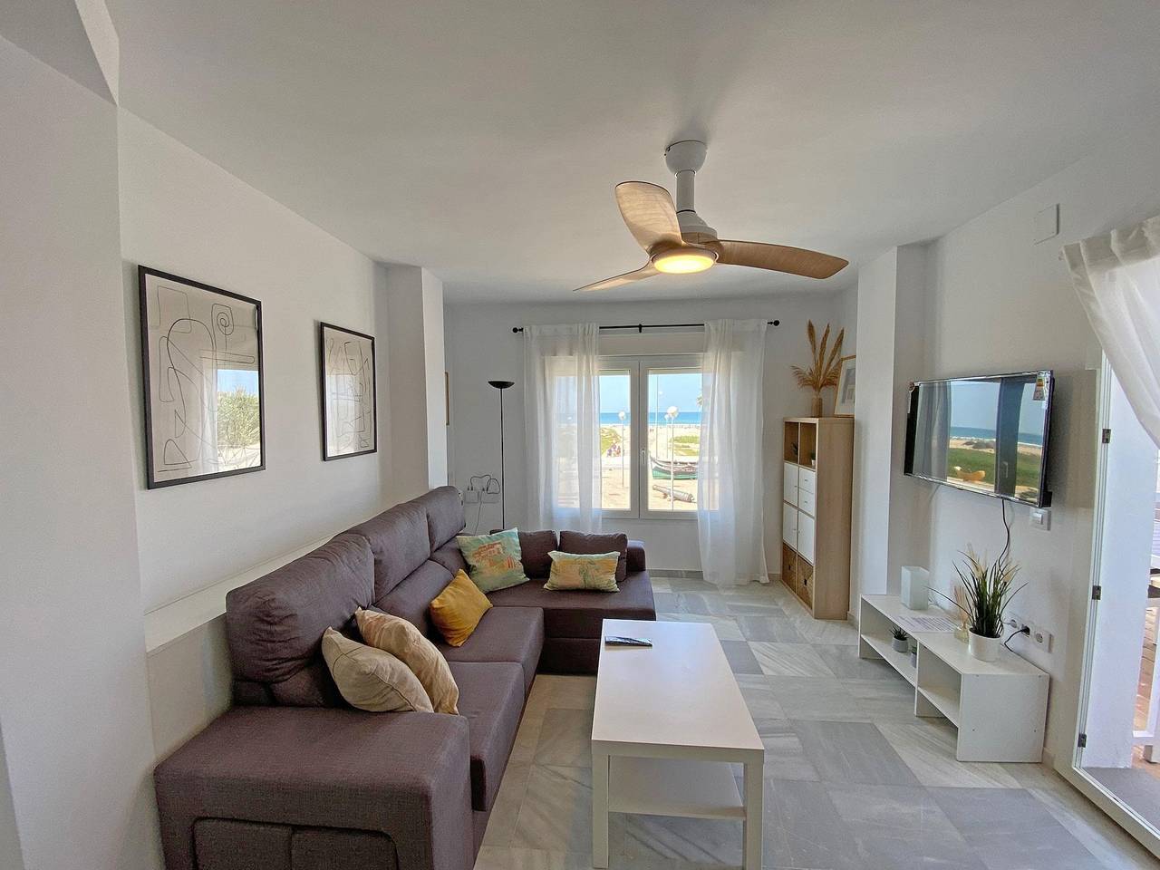 Apartamento vacacional entero, Conil, 1ª línea de playa, para 4 personas, 2 terrazas con vistas al mar in Conil de la Frontera, Costa de la Luz