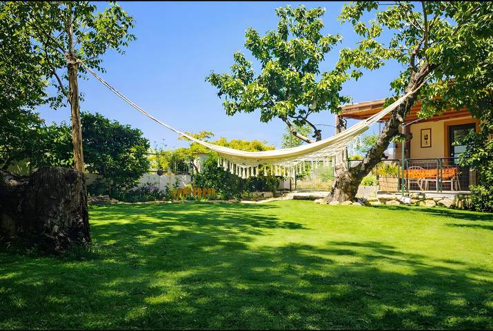 Maison de campagne pour 6 personnes, avec jardin, adapté aux familles à Valtierra