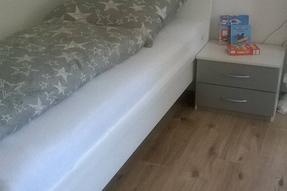 Ganze Wohnung, Ferienwohnung am Bodensee mit Wintergarten, Garten mit Grillhaus bis 6 Person. in Oberuhldingen, Uhldingen-Mühlhofen