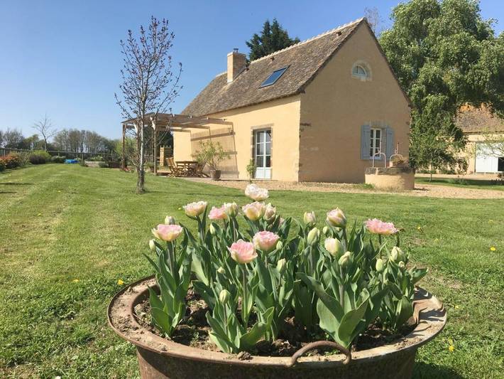 Location de vacances pour 5 personnes, avec terrasse et jardin à Montbizot