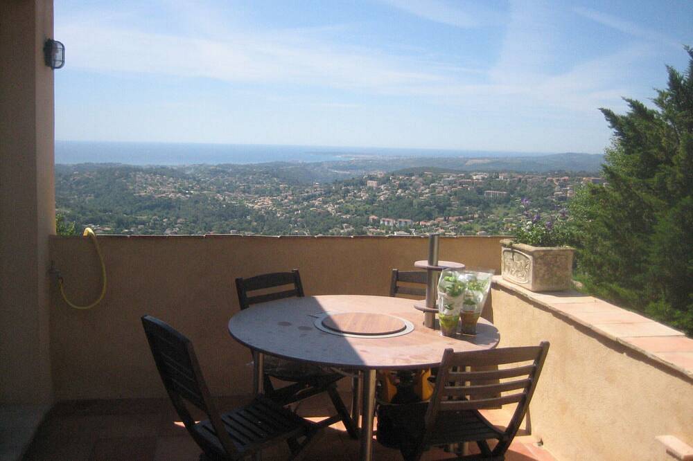 Ein Balkon am Mittelmeer in Vence, Cannes und Umgebung