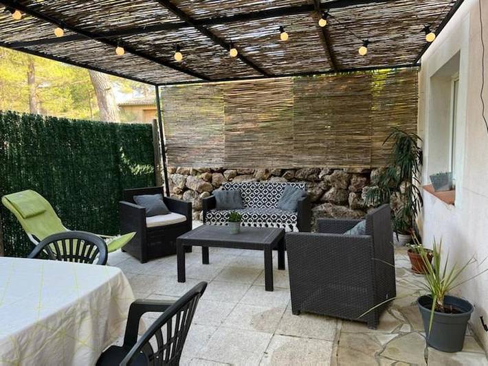 Gîte pour 3 personnes, avec jardin et terrasse à La Verdière