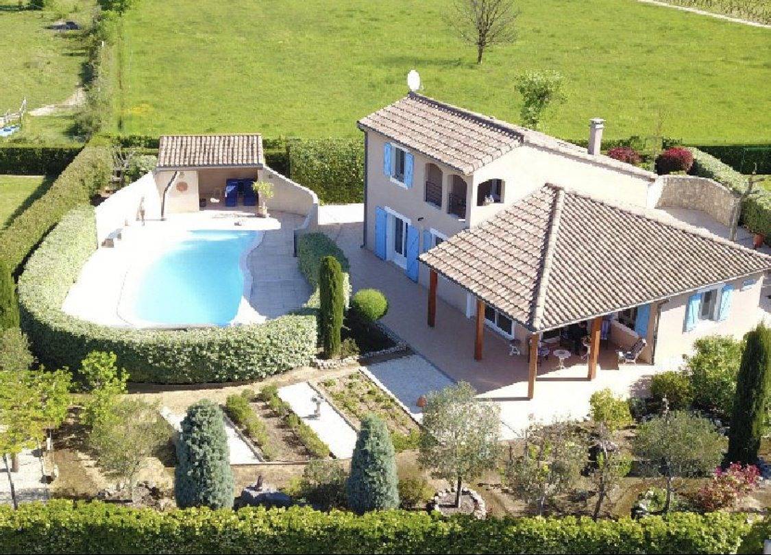Villa à louer in Vallon-Pont-d'Arc, Ardèche