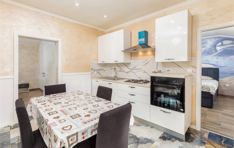 Ferienhaus für 10 Personen, mit Terrasse und Pool in Fazana - 4