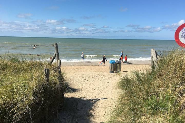 Geheel appartement, Mooie studio in De Panne op 50 m van het strand. in Belgische Kust