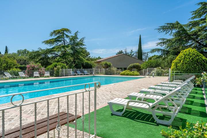 Cottage with Ac and terrace n°10 in La Roque-sur-Pernes, Vaucluse