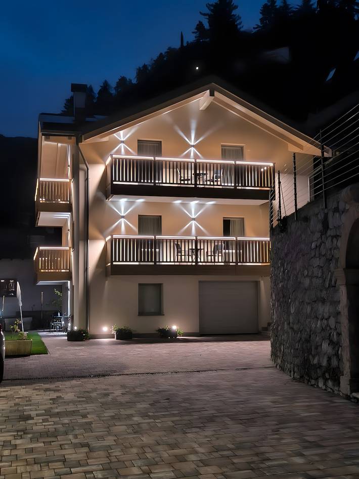 Apartamento entero, Apartamento 'Alpen Blumen Genziana' con vistas a la montaña, terraza y Wi-Fi in San Lorenzo in Banale, Dorsino