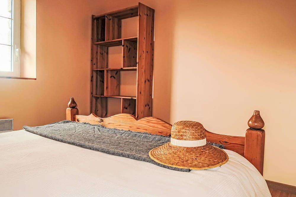 Beautiful private villa for 6 people with Wifi, Tv, terrace and parking in Telgruc-sur-Mer, Châteaulin region