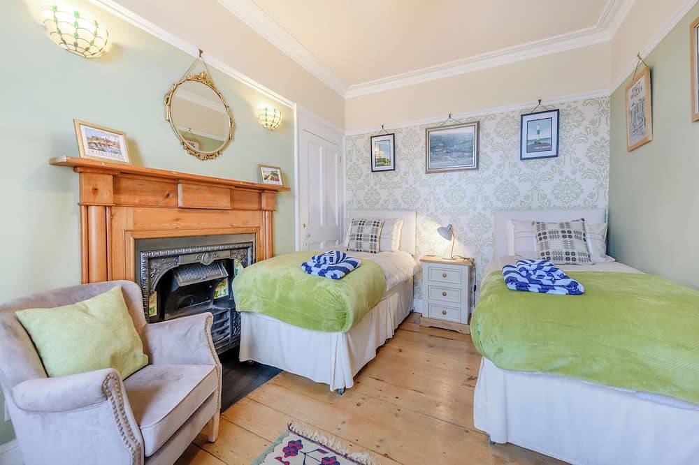 Fabulous Georgian property overlooking the harbour of Aberaeron. in Aberaeron, Cardigan Bay